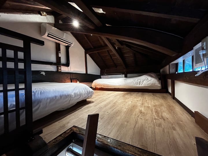 寝室2（2ベッドルーム）ははしごを登ったロフトにございます。
小さいお子様や飲酒のあとのご利用には十分お気をつけくださいませ。
