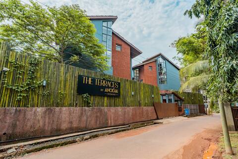 Luxury 2-BHK with Jacuzzi, Pool & Alfresco Dining