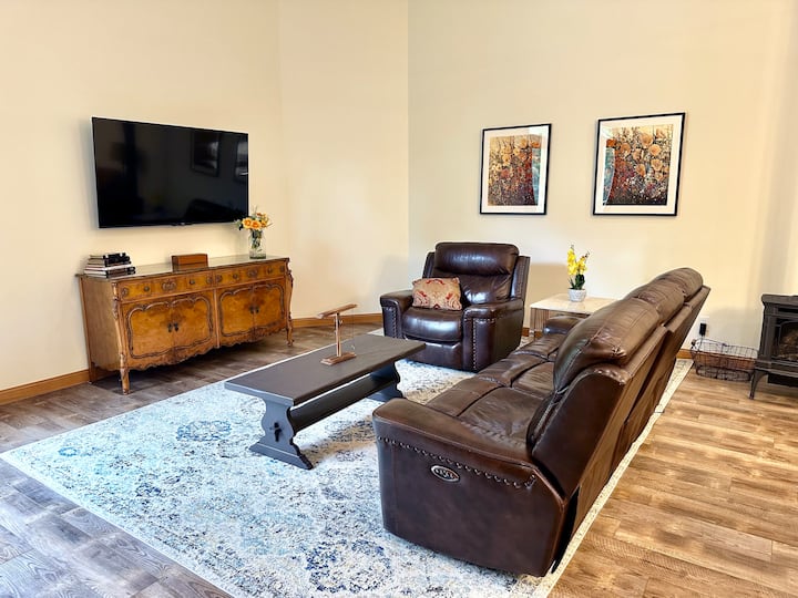 Upstairs Apartment living room-electric, reclining couch and chair, TV