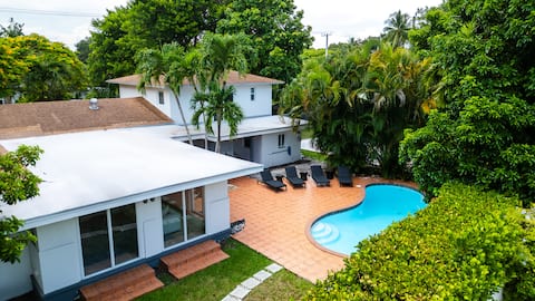 NEW 6BR Villa in Miami w/Private Pool & BBQ!
