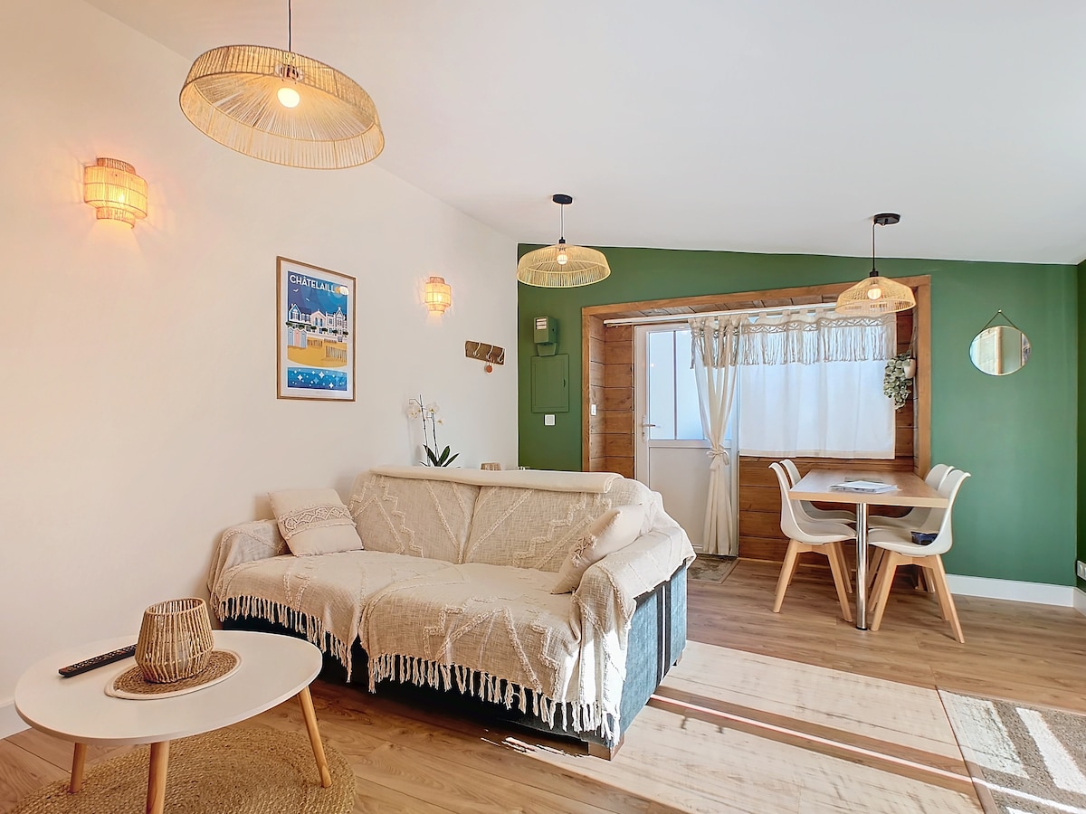 Annuncio Airbnb popolare: Le Baldaquin,
cozy house with outdoor Jacuzzi a Angoulins