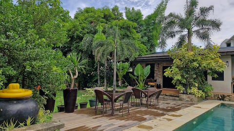 Hidden Garden near the Metro