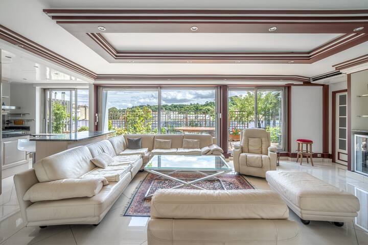 Listing in Versailles