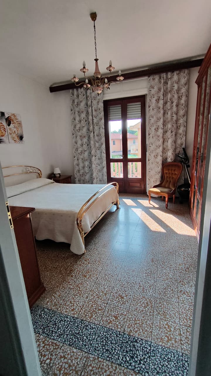 Schlafzimmer 1