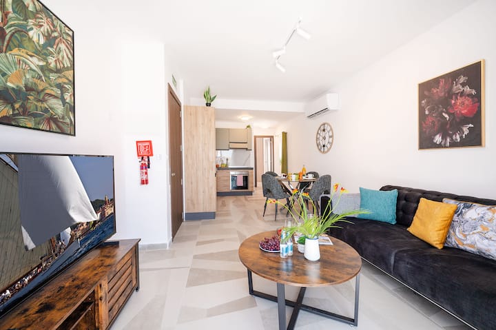 Qawra Sea View Penthouse: Spacious 1 Bedroom - Malta