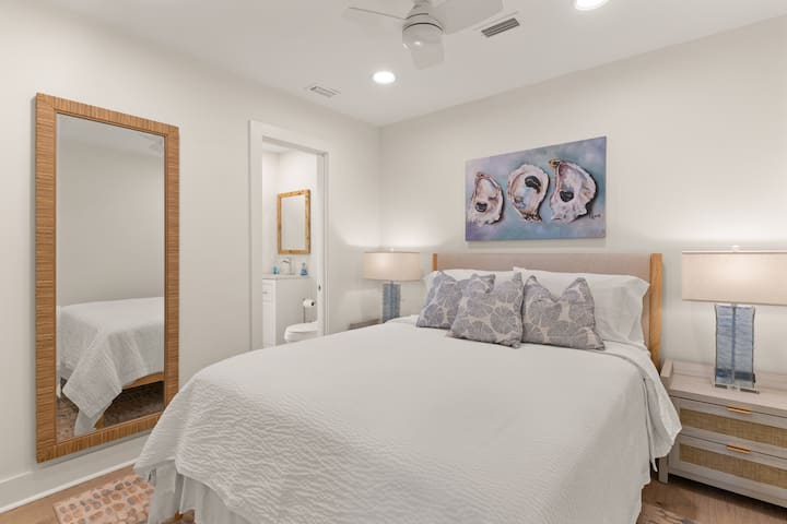 Dormitorio tamaño queen en el nivel superior