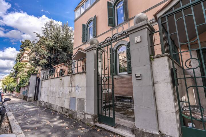 Venere Apartments – Venere’s Historical Apartment gallery image 3