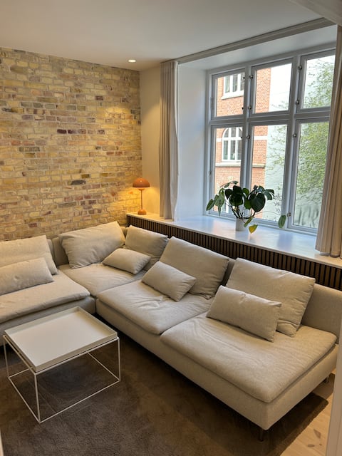 Popular Airbnb listing: Central apartment with sunny balcony in Aalborg