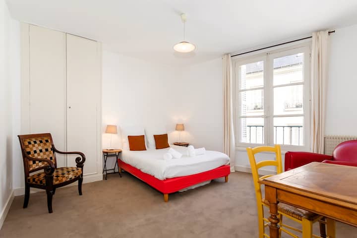 Chambre 3 - Lit double (140x190) et bureau - 2ème étage