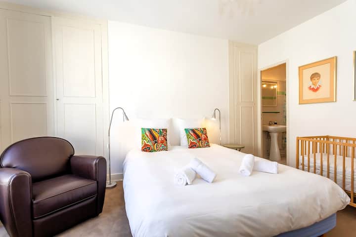 Chambre 4 - Lit Queen size (160x200) et salle d'eau attenante - 2ème étage