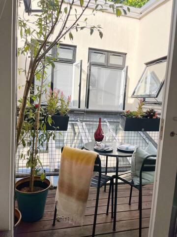 Central Loft, 2 bed/2bath. Close to everything! gallery image 4