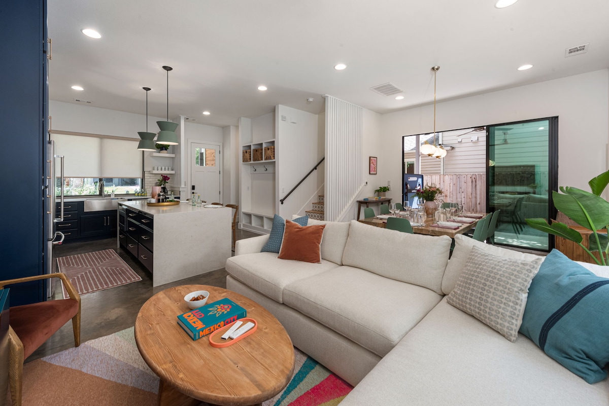 Top performing Airbnb: Pool, Hot Tub | 1mi Downtown, Walkable | Luxe Beds in Holly
