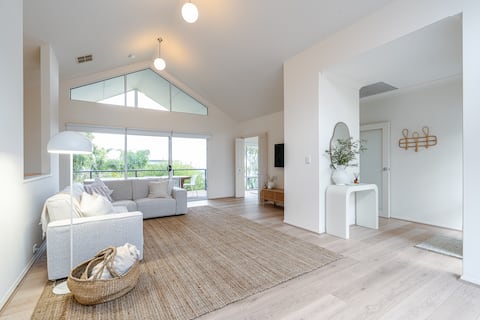 Top Airbnb: Family living, only steps from Seacliff Beach in South Australia