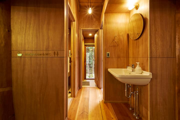 【ルーム案内】メイクルーム各2カ所完備