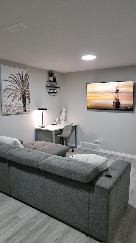 Top Airbnb: Aquila Haven: 1BR + Parking in Glacier Ridge