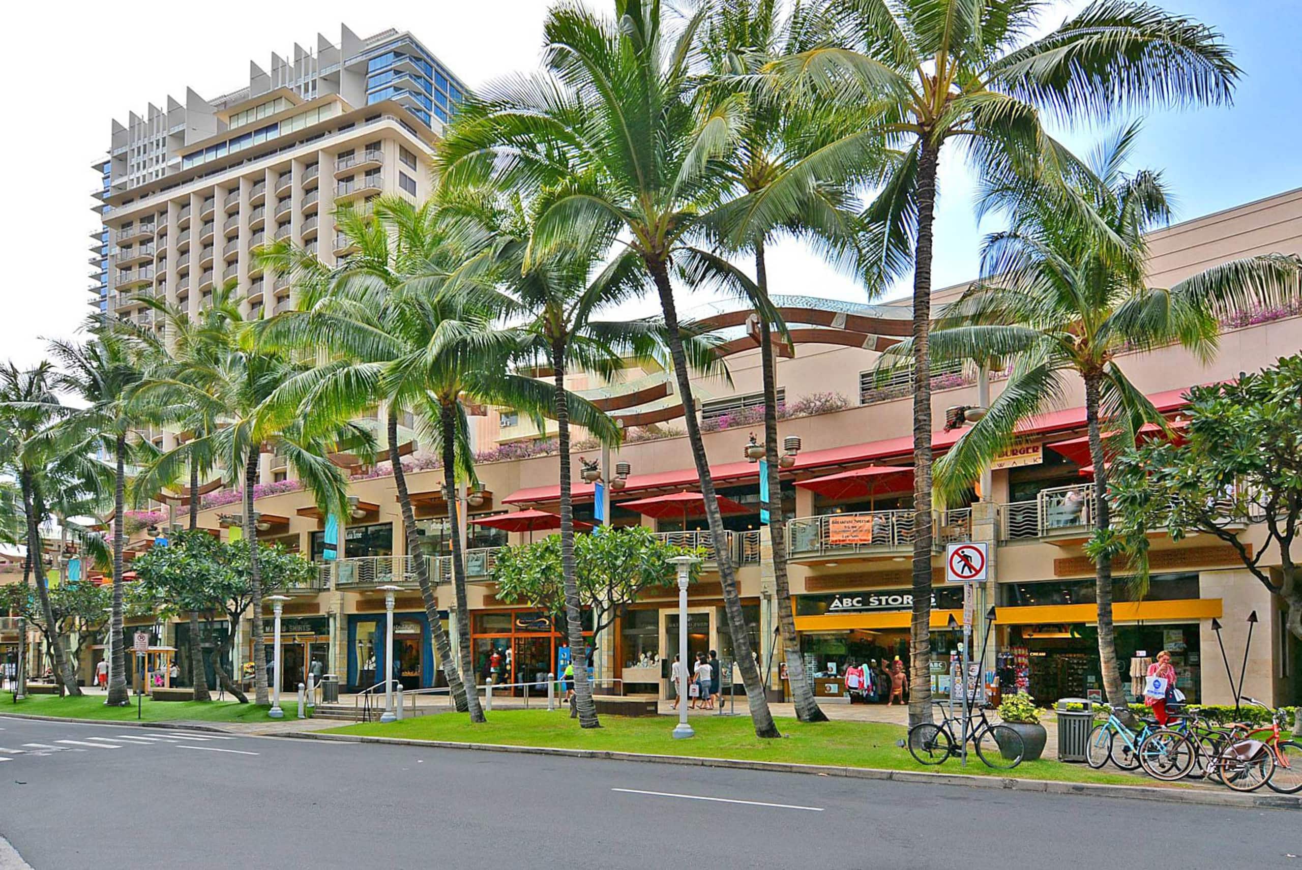Condo in Honolulu · ★4.75 · 2 bedrooms · 4 beds · 1 private bath - Image 36