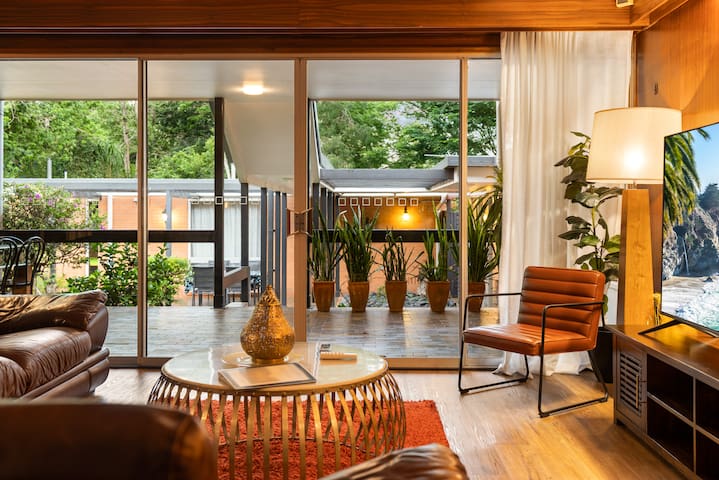 Spacious Hideaway Retreat, Pool , Spa, Acreage gallery image 5