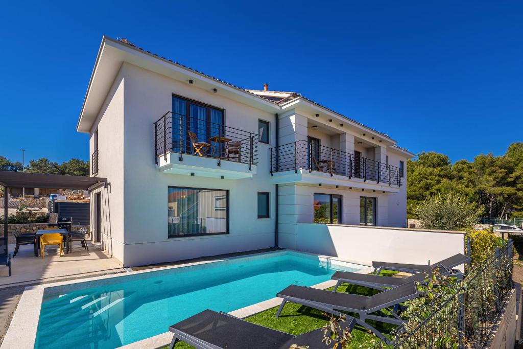 Villa Lana · Villa- pool, beach - Traveler  agency KRK ID 2407