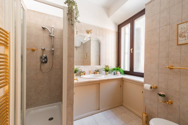 Apartment with Piazza Navona view gallery image 5