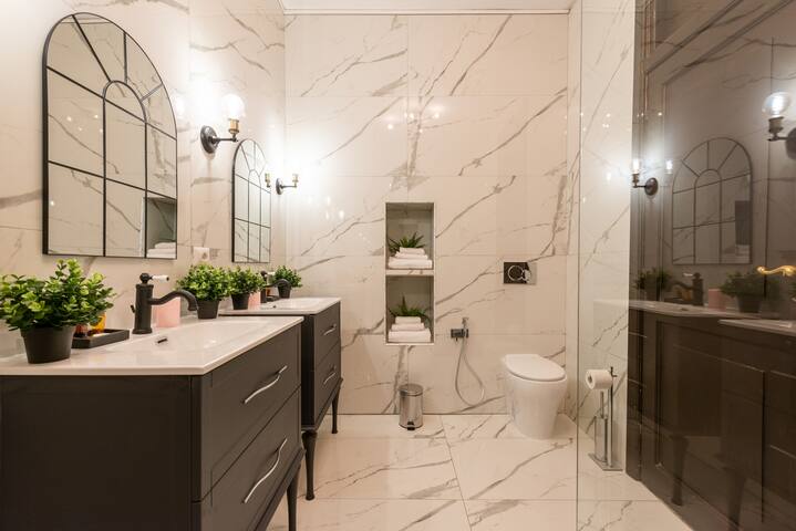 Apartment with Piazza Navona view gallery image 4