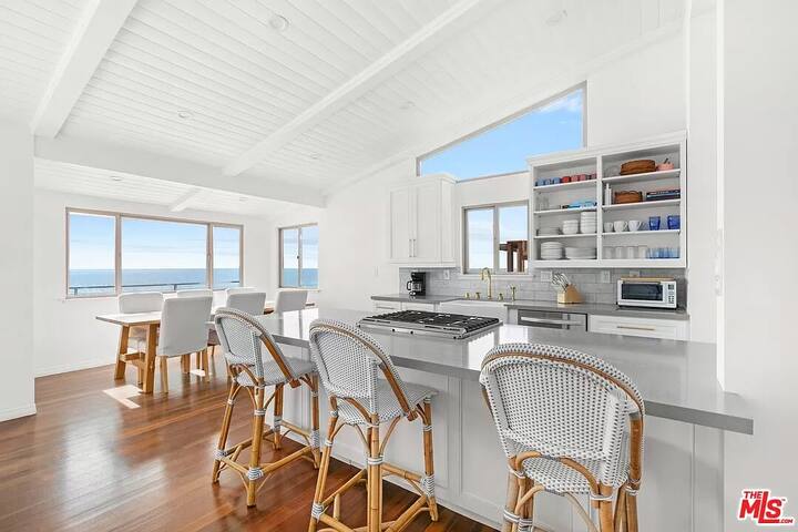 Malibu Beach House on the Sand! gallery image 5