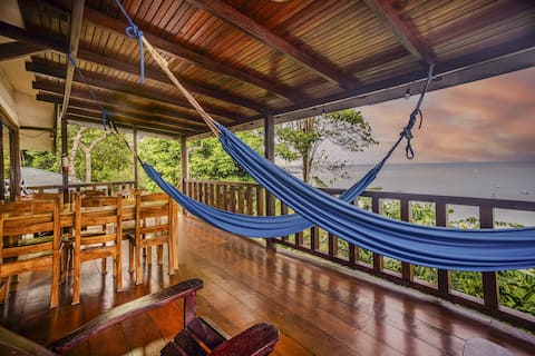 Family Apartment with Ocean View • Ara Macao