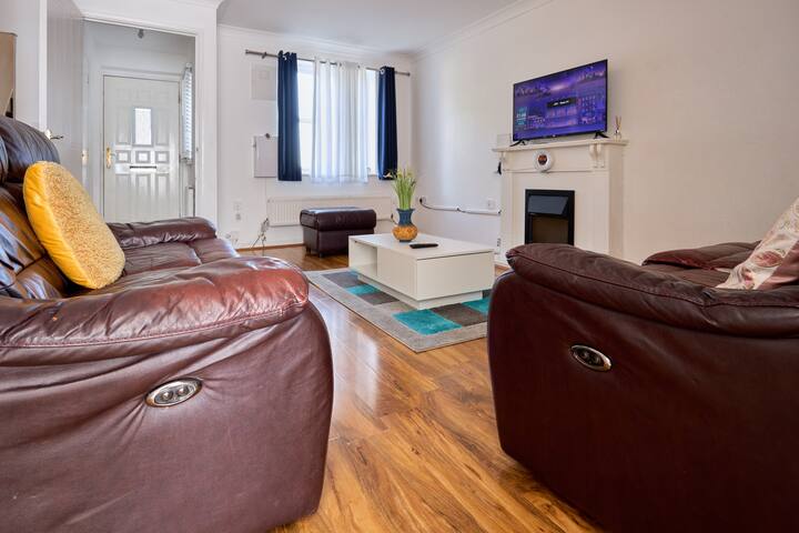 Exquisite Royal Pearl Garden, Thamesmead, London. gallery image 2