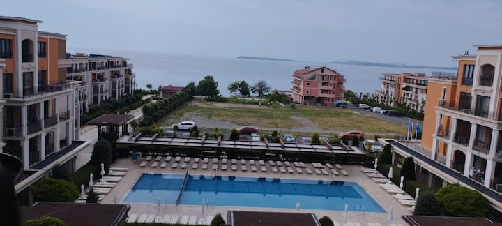 Family Rest In Premier Fort, Beachfront Apartment - Sveti Vlas