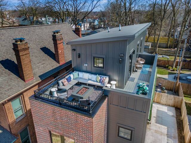 Game Day Paradise: Hot Tub, Fire, & Lounge Fun gallery image 3