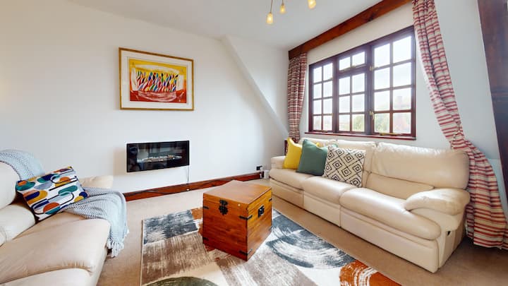 Spacious 4-bedroom Penthouse With Free Parking - Southsea