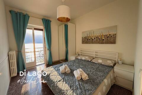 WOW-view & beachfront Apartment di lago @GardaDoma