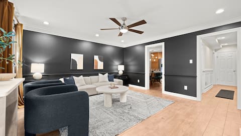 2 Mins to Waterfront <|> A Spacious Old Town Xcape