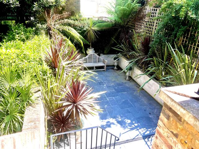 4 Bedroom 5 Bath 2 Reception Garden House Chelsea gallery image 4