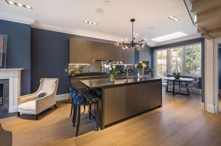 4 Bedroom 5 Bath 2 Reception Garden House Chelsea