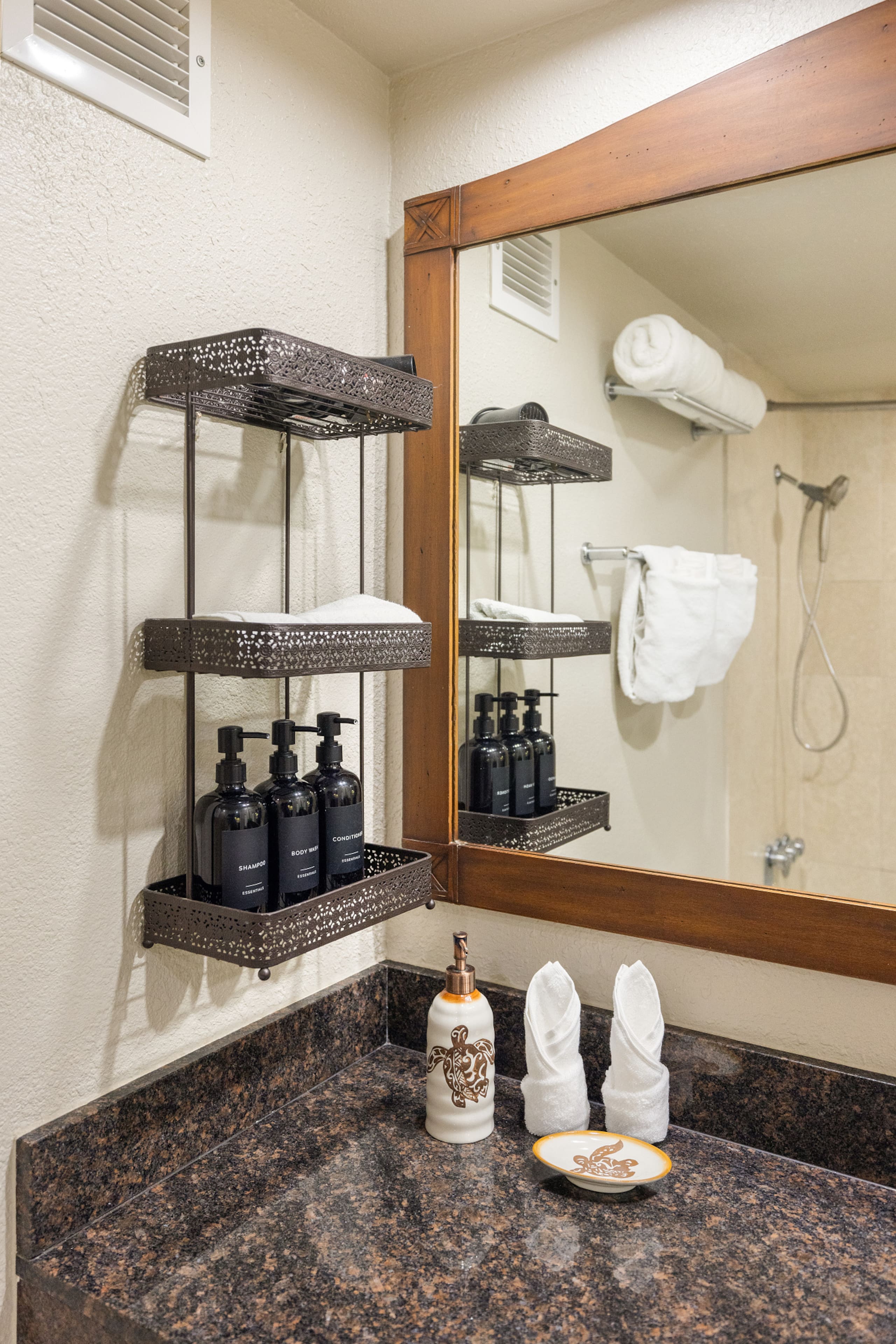 Boutique-Style Comfort at Luana Waikiki - Image 18