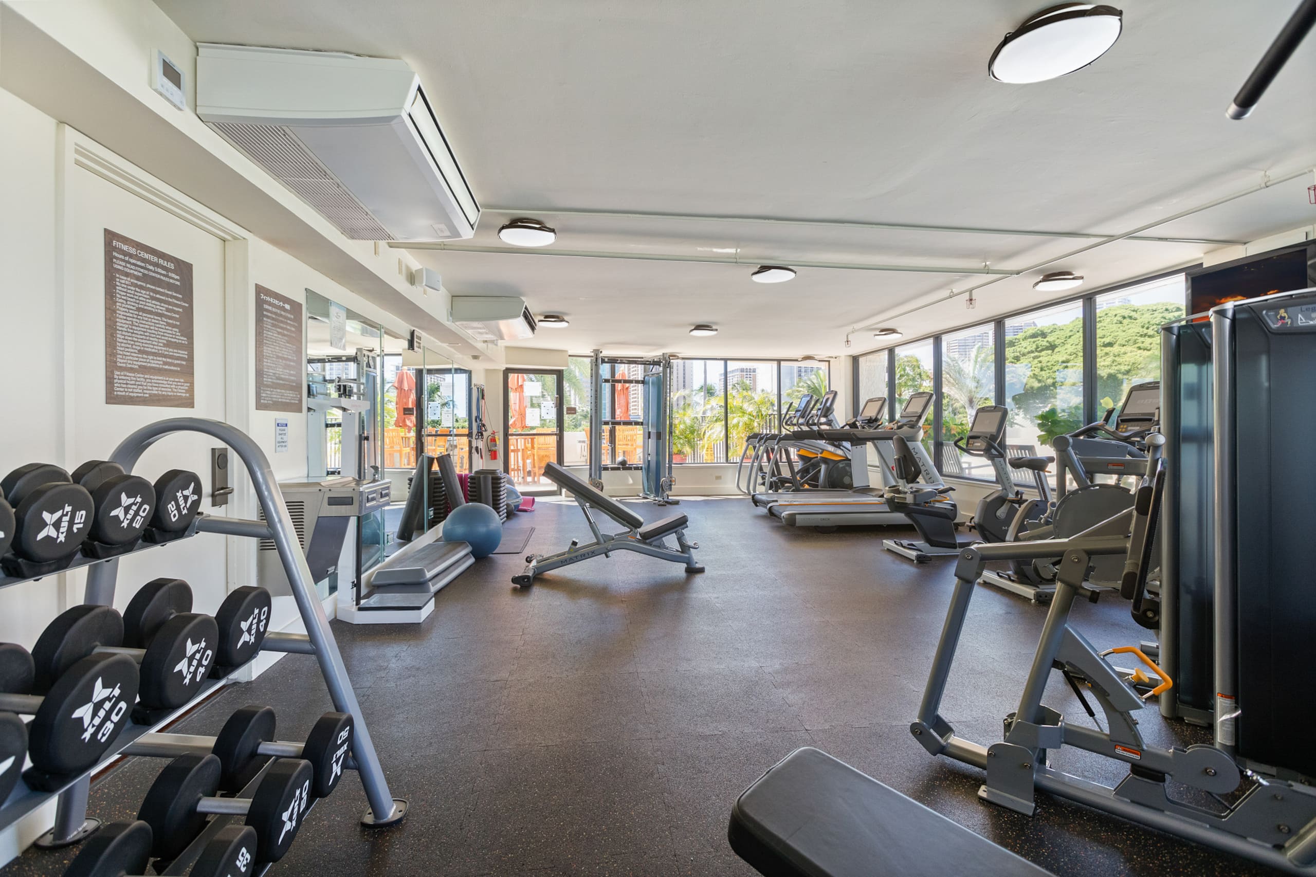 Boutique-Style Comfort at Luana Waikiki - Image 25
