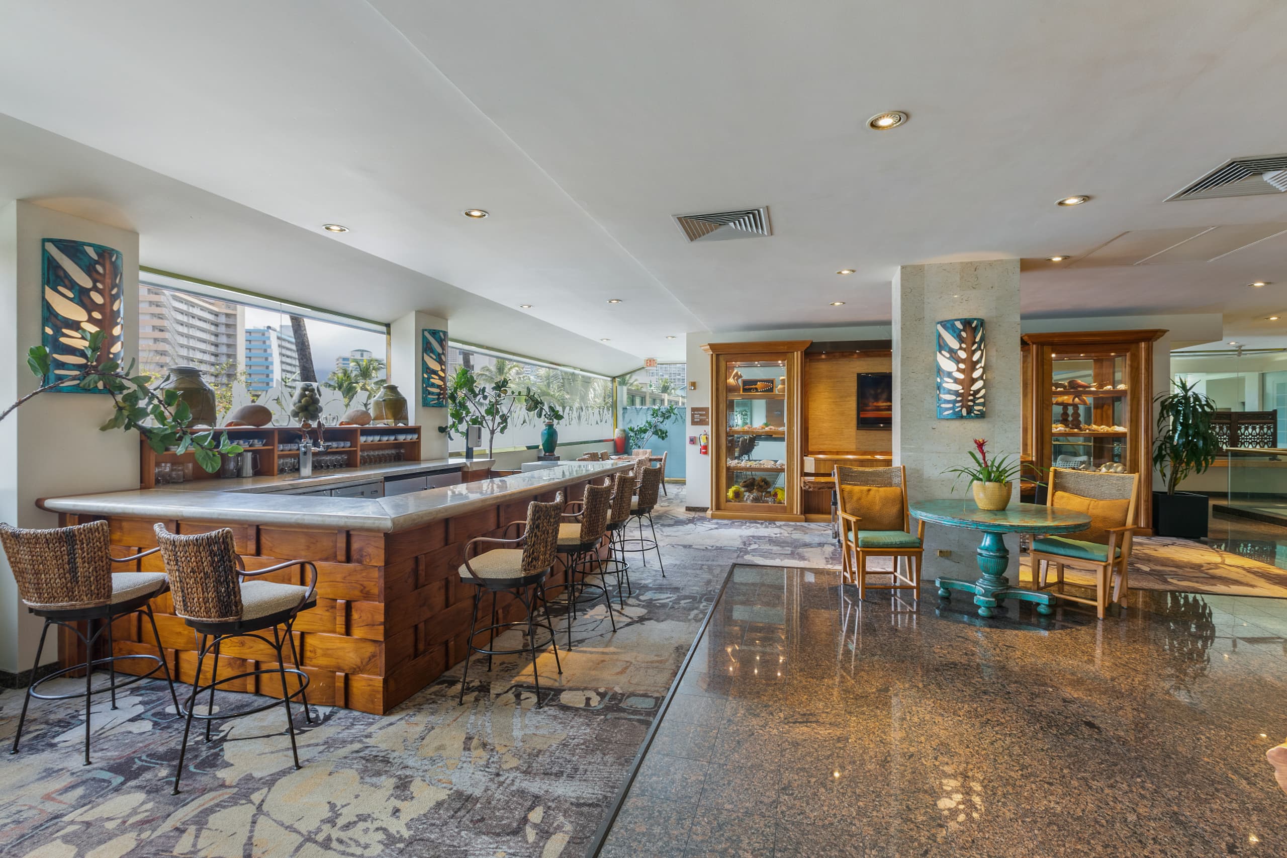 Boutique-Style Comfort at Luana Waikiki - Image 31