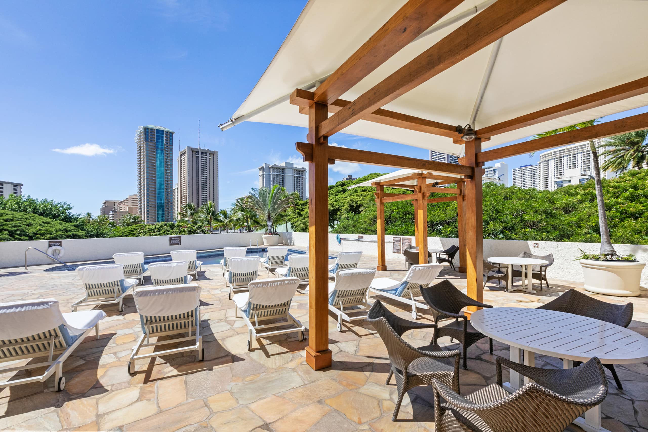 Boutique-Style Comfort at Luana Waikiki - Image 27