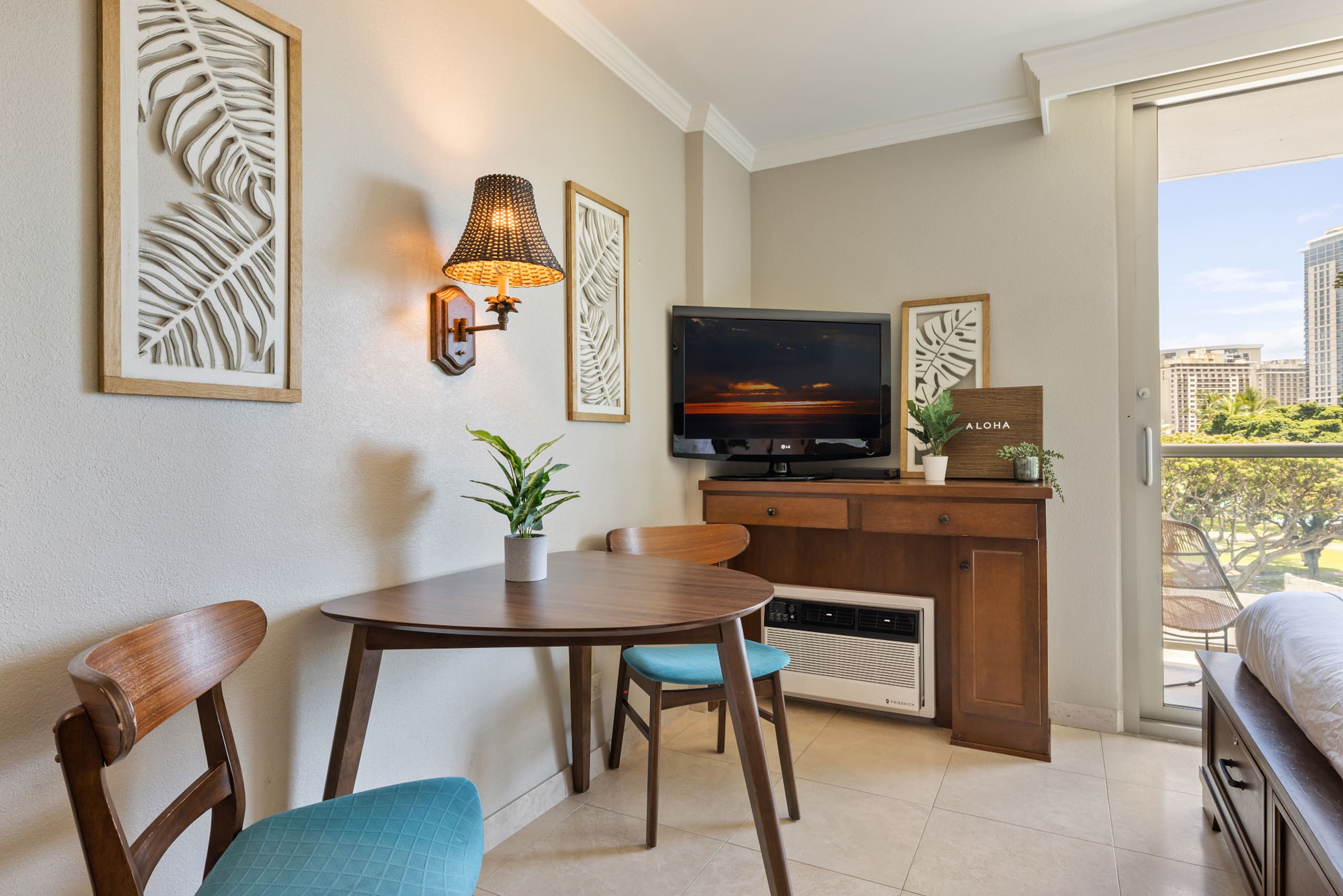 Boutique-Style Comfort at Luana Waikiki - Image 15