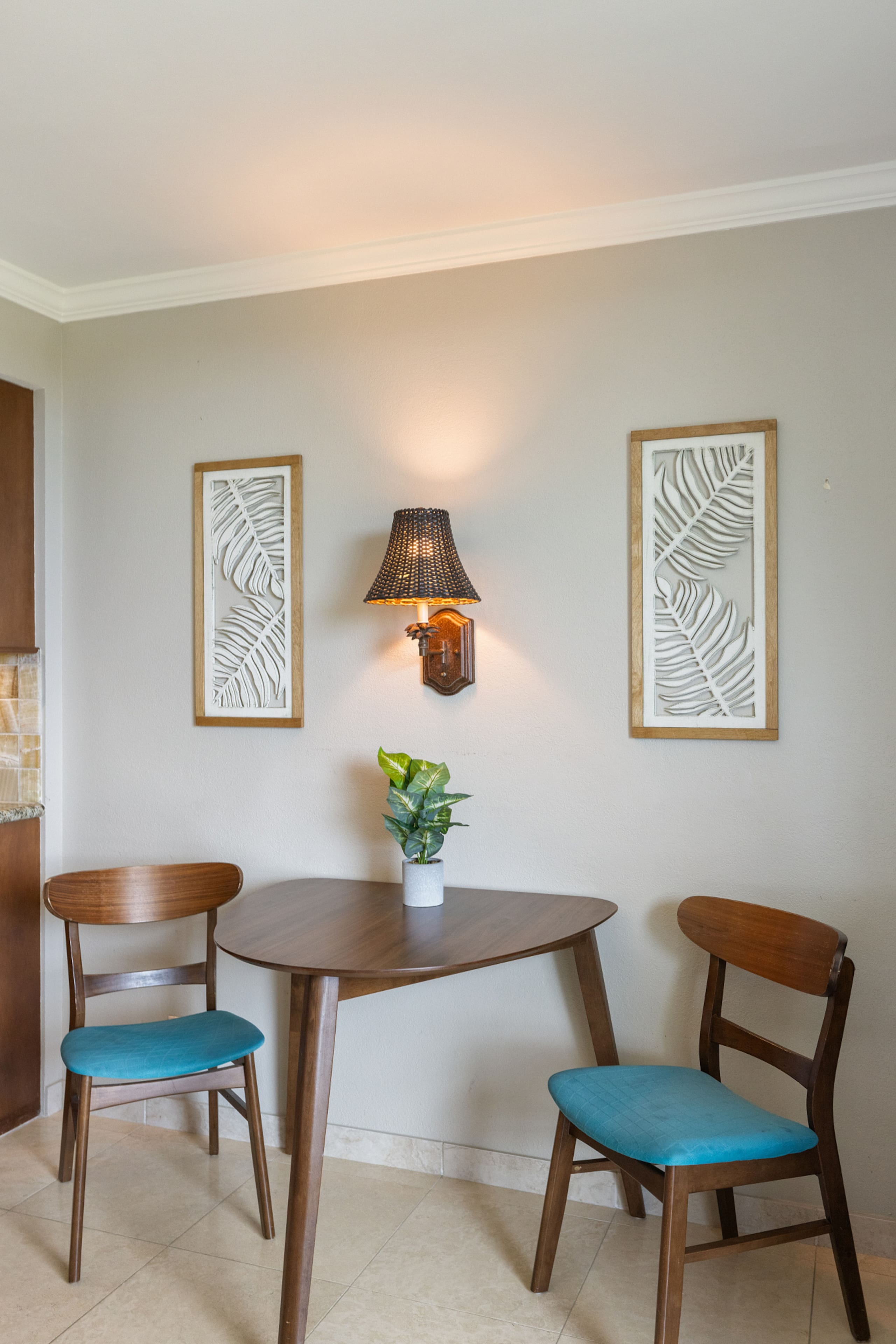 Boutique-Style Comfort at Luana Waikiki - Image 16