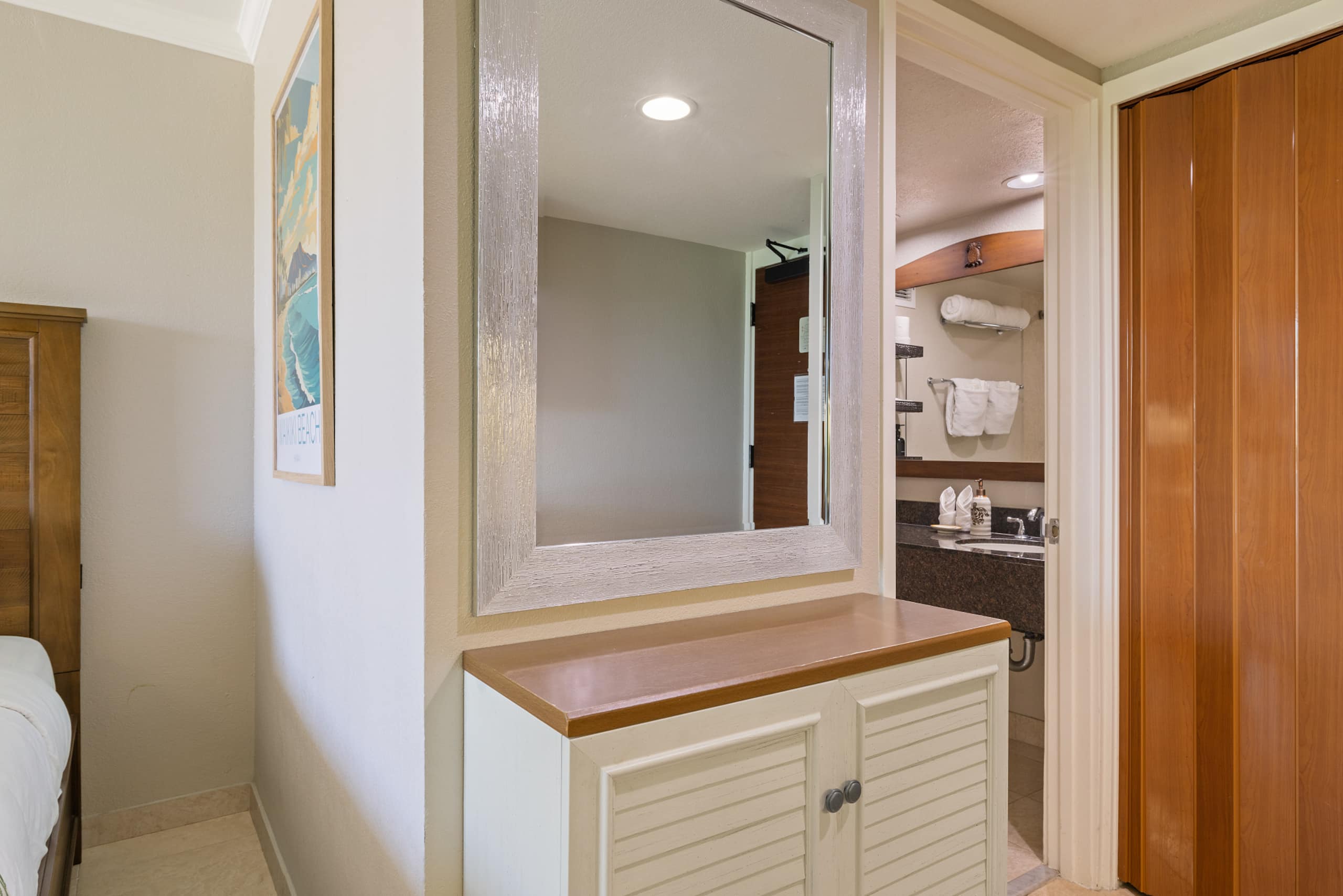 Boutique-Style Comfort at Luana Waikiki - Image 37