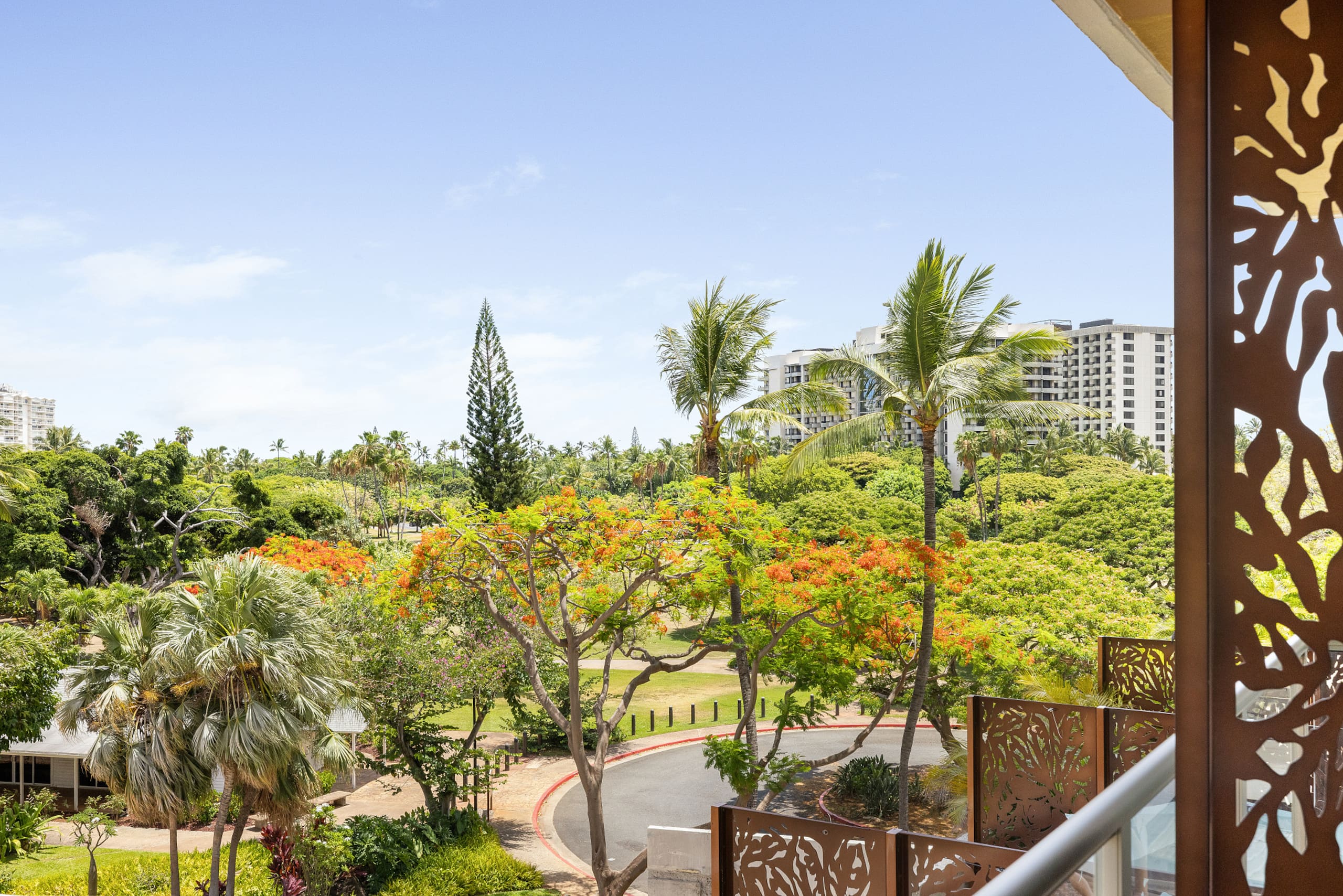 Boutique-Style Comfort at Luana Waikiki - Image 22