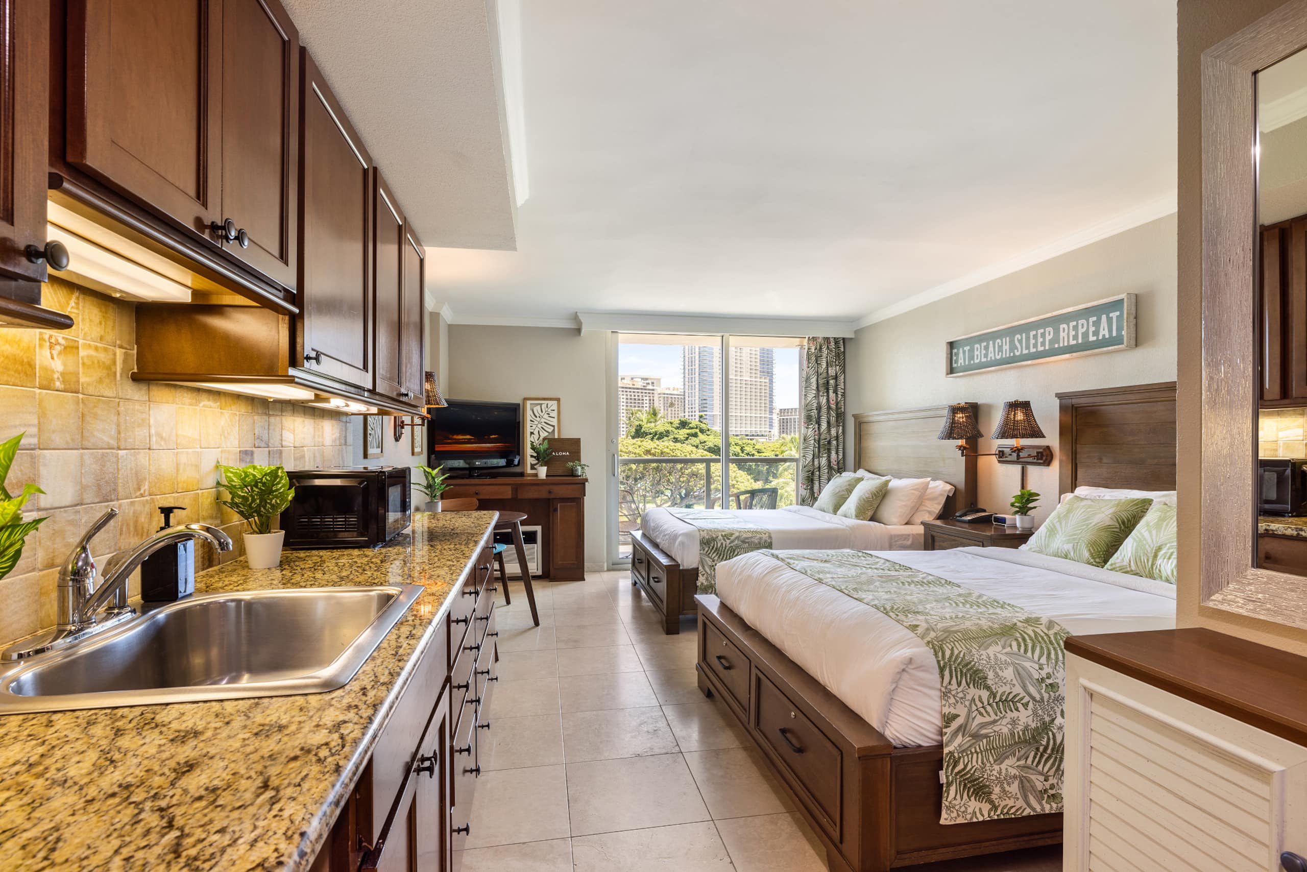 Boutique-Style Comfort at Luana Waikiki - Image 2
