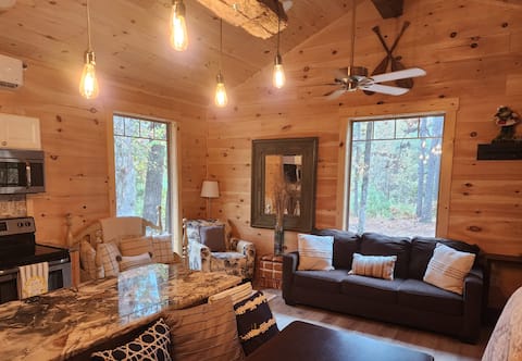 Rustic Comfort Cabin Diamond in The Ripple-hot tub