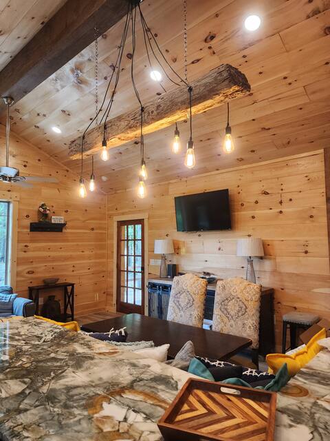 Rustic Comfort Cabin Diamond in The Ripple-hot tub