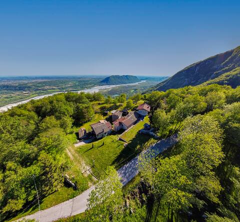 House Laure -where the Griffons fly