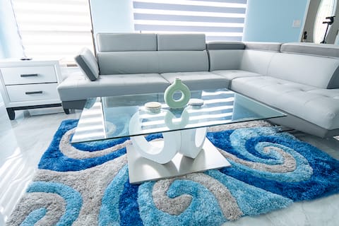 Snowbird Haven: Beach & Comfort Awaits