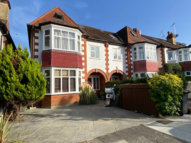 Modern Victorian Gem – 4BR /3SR Parkside SW London gallery image 2