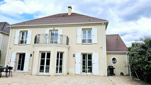 5 bedroom house with terrace • Versailles • HEC