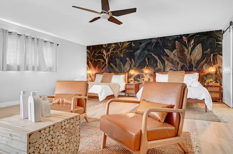 LUX 7BR/4BA Oasis w/Heated Pool+Spa+Outdoor Living